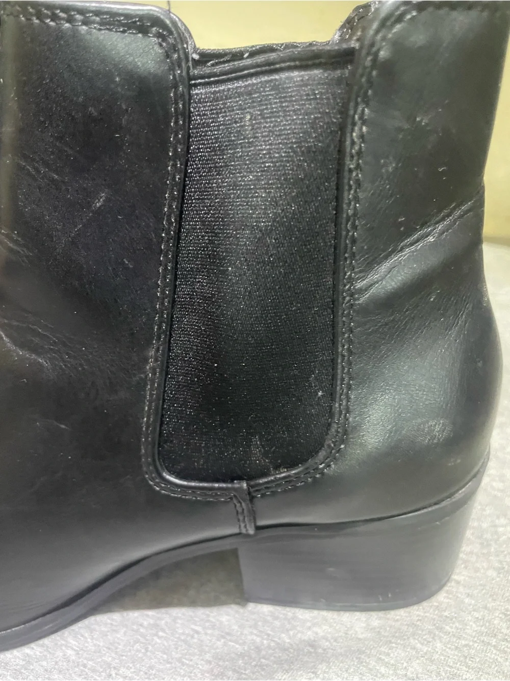 A new day size 7 Men'es Black Leather Chelsea Boots - Classic Slip-On Style